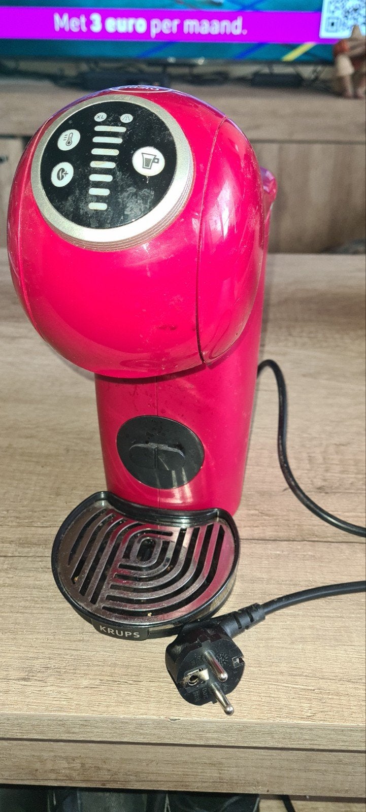 goedwerkende nescafe dolce gusto koffiezetapparaat, Ophalen, Koffiemachine, Zo goed als nieuw, 4 tot 10 kopjes