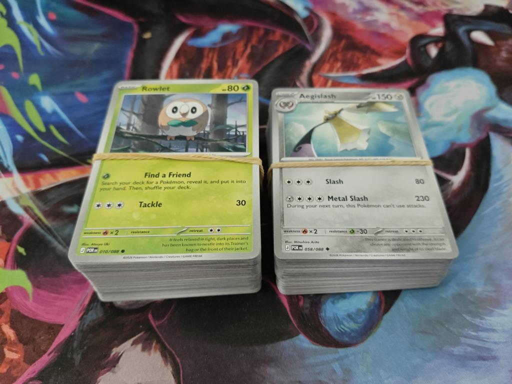 176 Pokémon bulk kaarten, perfecte staat, incl. poke pads, Ophalen, Zo goed als nieuw, Meerdere kaarten