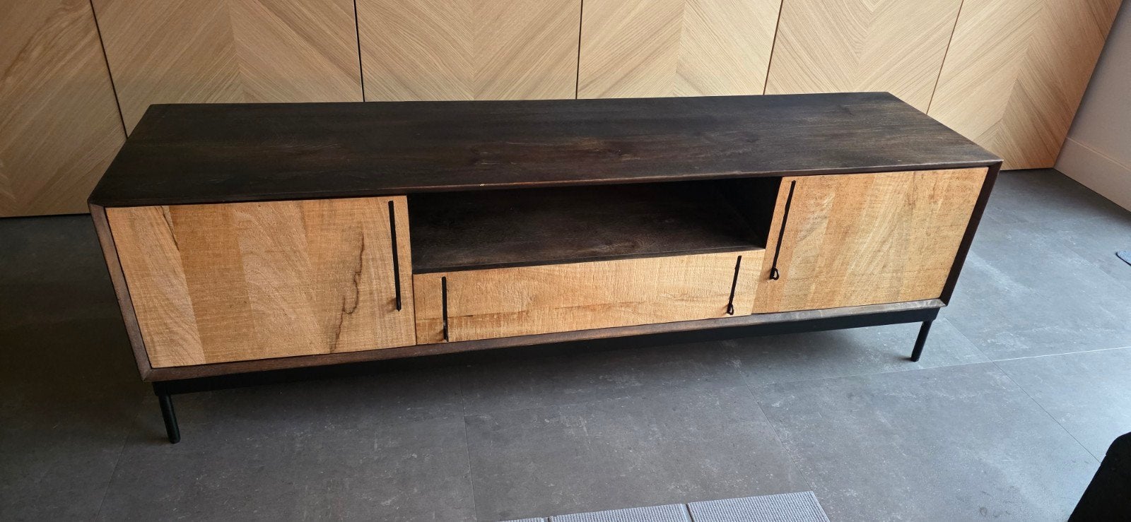 Dutchbone Nairobi TV meubel/dressoir - Industrieel design, Ophalen, 150 tot 200 cm, Zo goed als nieuw, Minder dan 100 cm