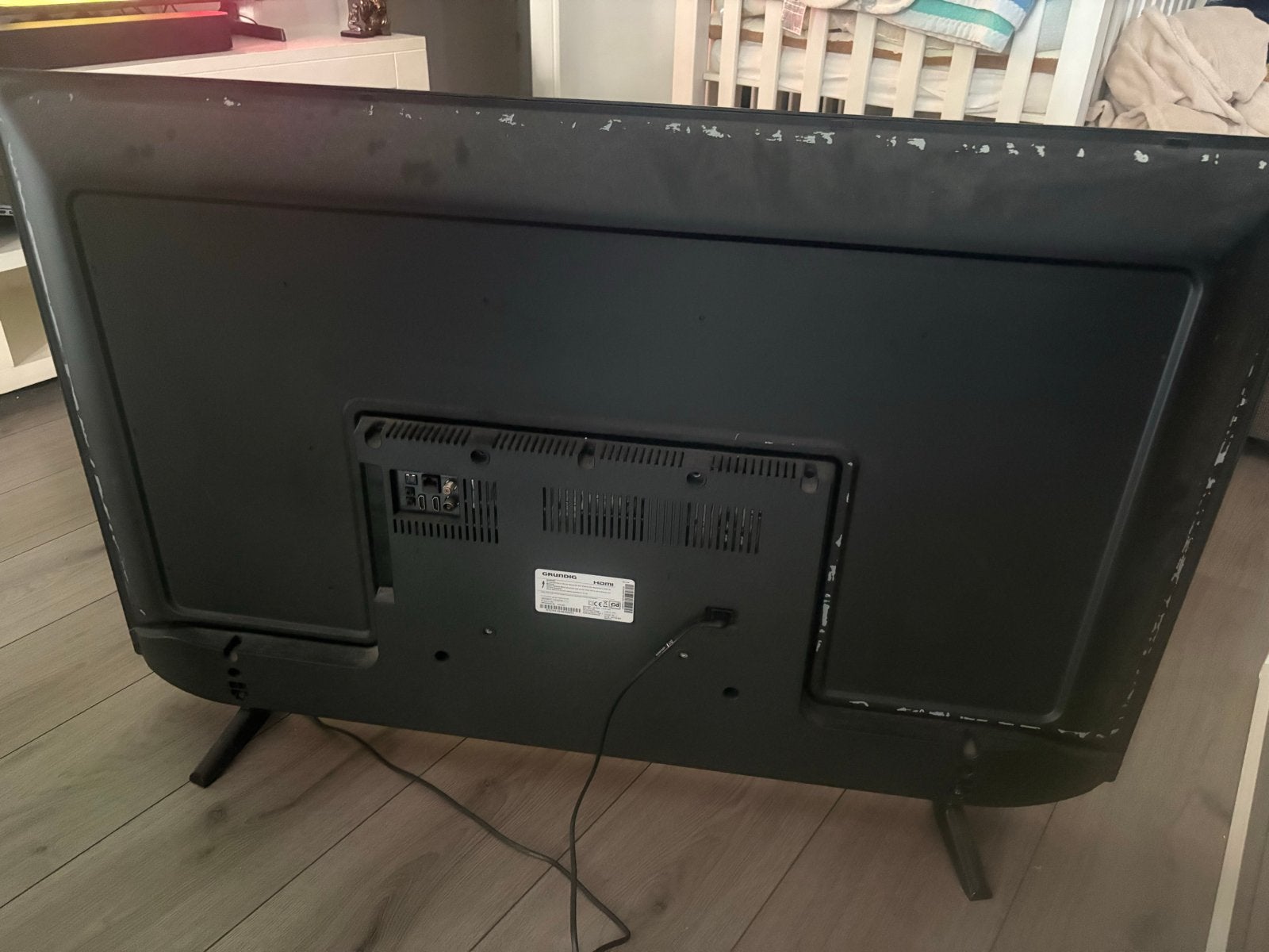 Defecte TV met strepen en hapering - Gratis af te halen, Audio, Tv en Foto, Ophalen, 50 Hz, Grundig, 100 cm of meer
