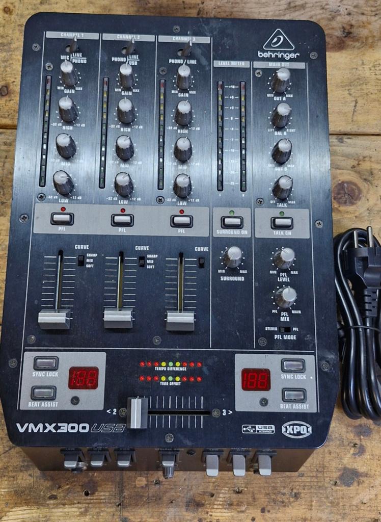 Behringer VMX300USB DJ Mixer - 3-kanaals met USB, Muziek en Instrumenten, Mengpanelen, Ophalen of Verzenden, Gebruikt, Minder dan 5 kanalen
