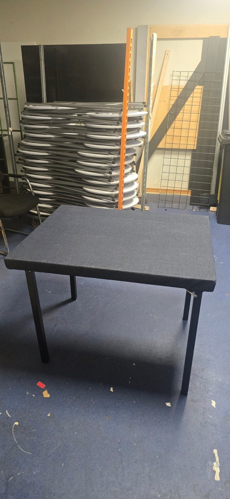 Kar met 20 inklapbare tafels - 75x80x100 cm, Ophalen, Overige materialen, Gebruikt, 100 tot 150 cm