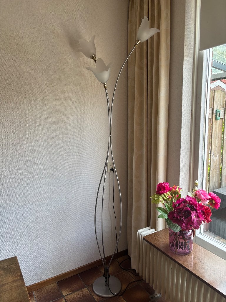 Mooie hoge lamp 3 bloemen, Ophalen, Gebruikt, 200 cm of meer, Mooi sfeervolle verlichting