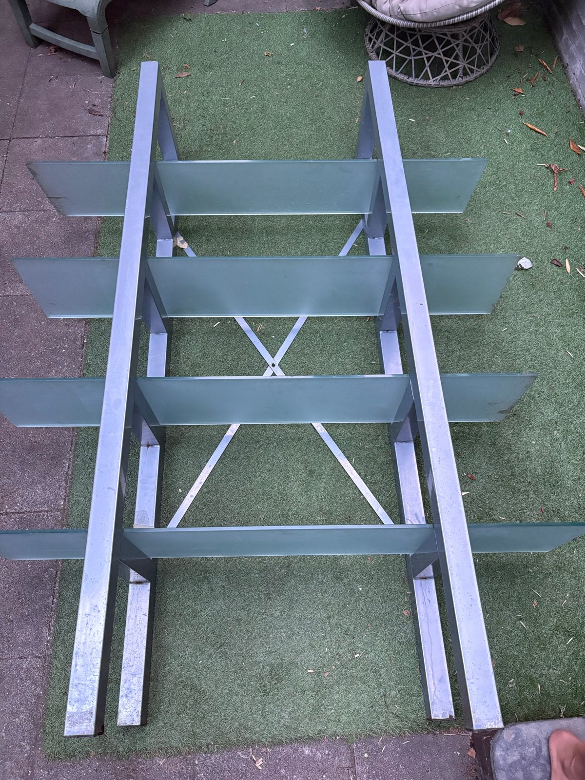 Kast met glazen planken en metalen frame, Ophalen, Met plank(en), Gebruikt, 100 tot 150 cm