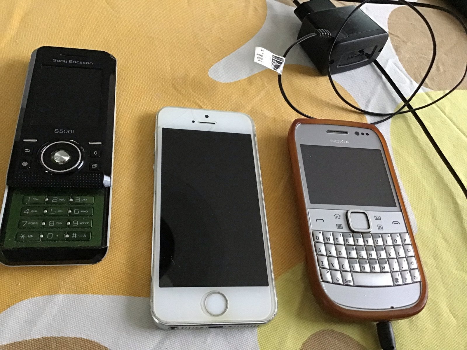 Partij van 3 mobiele telefoons: Sony Ericsson, iPhone, Nokia, Gebruikt, Overige modellen, Ophalen of Verzenden, Minder dan 3 megapixel