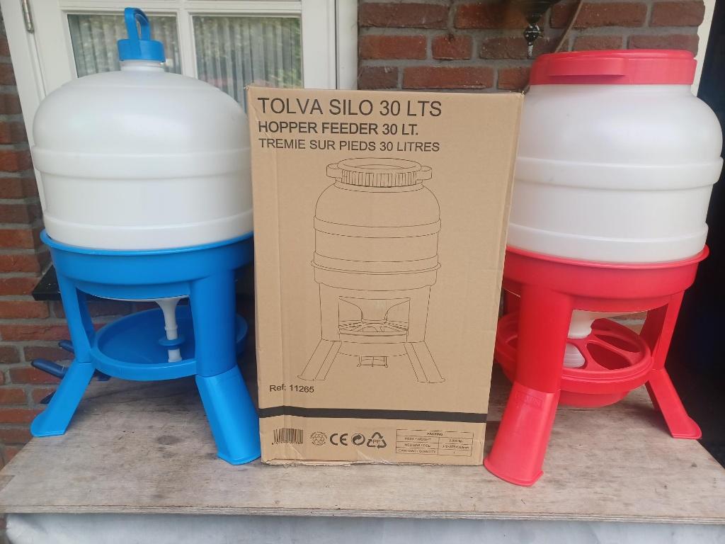 Silo voor voer 2 X en water voor o.a. kippen, Ophalen, Zo goed als nieuw