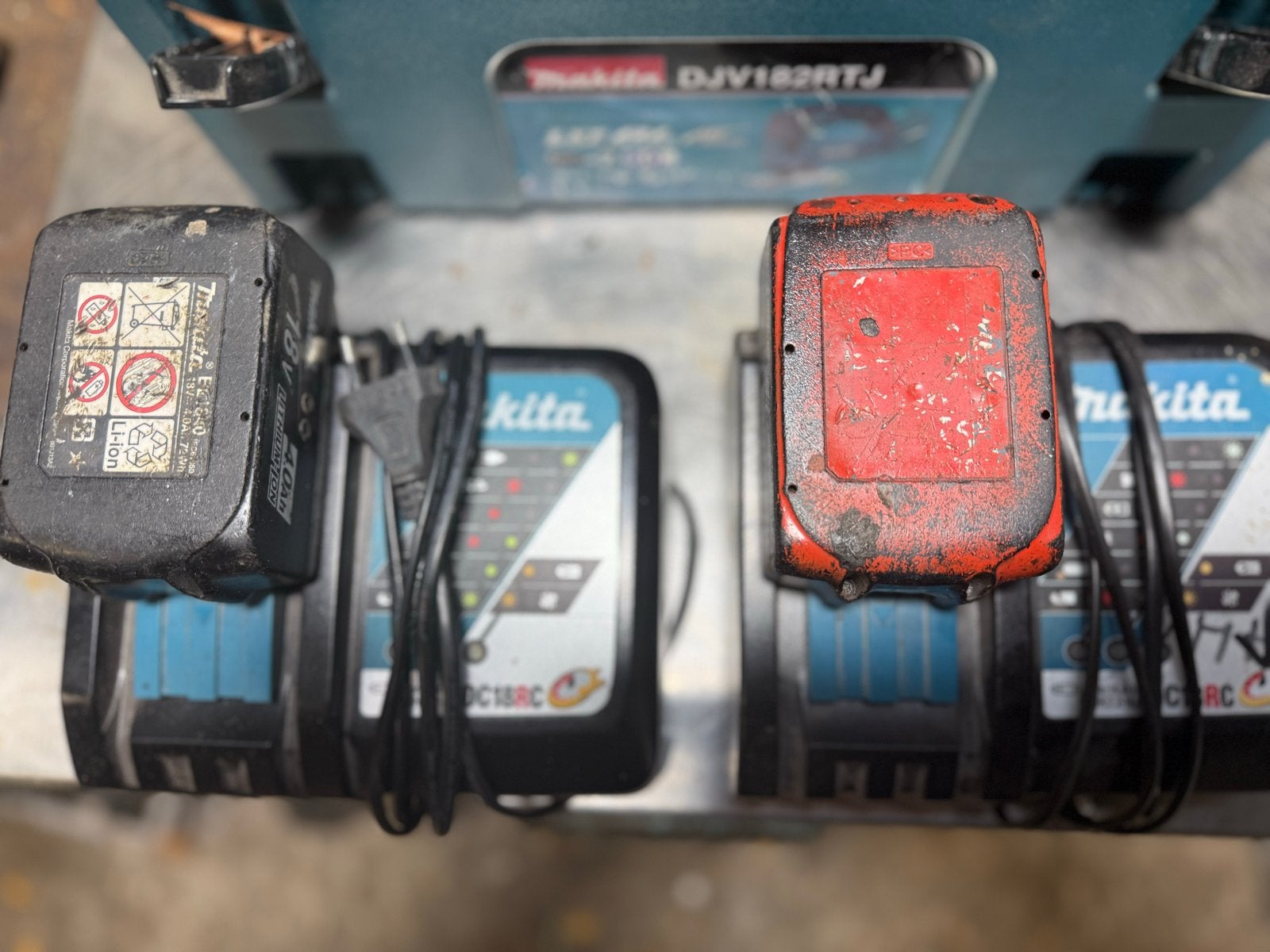 Makita Accu's en Laders (18V, 4.0Ah & 5.0Ah), Gebruikt