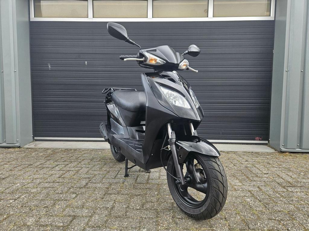 KYMCO AGILITY CARRY 45KM 4T 2017 ZWART PARTICULIER BEREDEN!, Fietsen en Brommers, Scooters | Kymco, Zo goed als nieuw, Overige modellen