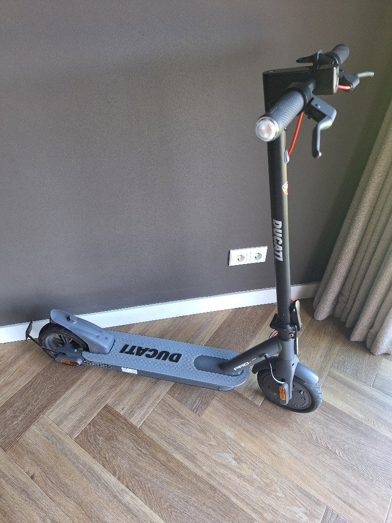 Ducati Pro 1 Evo , Elektr. Step, Ophalen of Verzenden, Zo goed als nieuw, Elektrische step (E-scooter), Ducati Pro I Evo