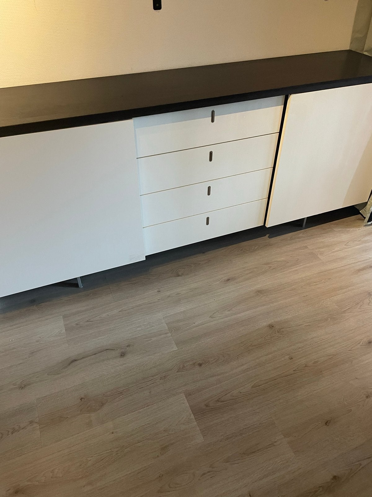 Merk Hulsta met 2 schuifdeuren en 4 lades - 210x45x87 cm, Huis en Inrichting, Ophalen, Gebruikt, 200 cm of meer, Met lade(s)