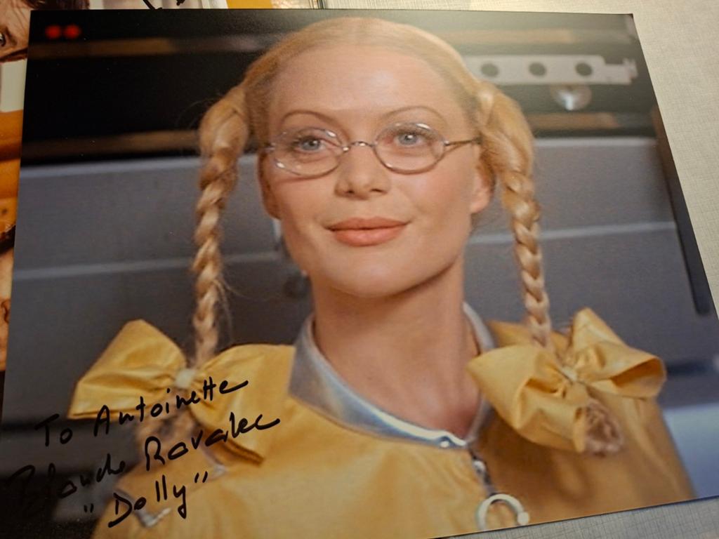 Gesigneerde foto Dolly James Bond Moonraker, Ophalen of Verzenden, 1980 tot heden, Zo goed als nieuw, Overige onderwerpen
