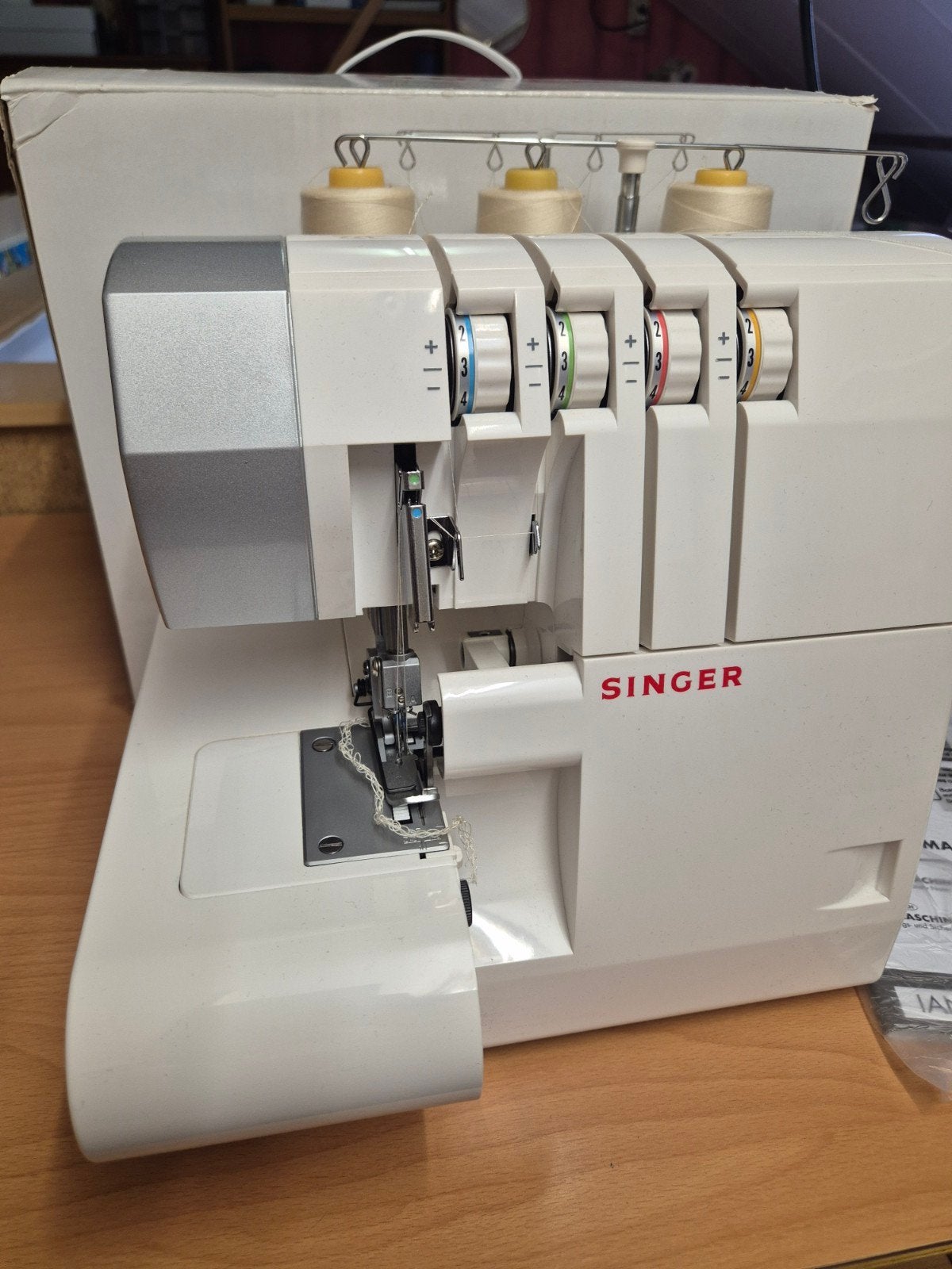 Singer Overlock 14SH754 ZGAN in doos, Ophalen of Verzenden, Zo goed als nieuw, Lockmachine, Singer