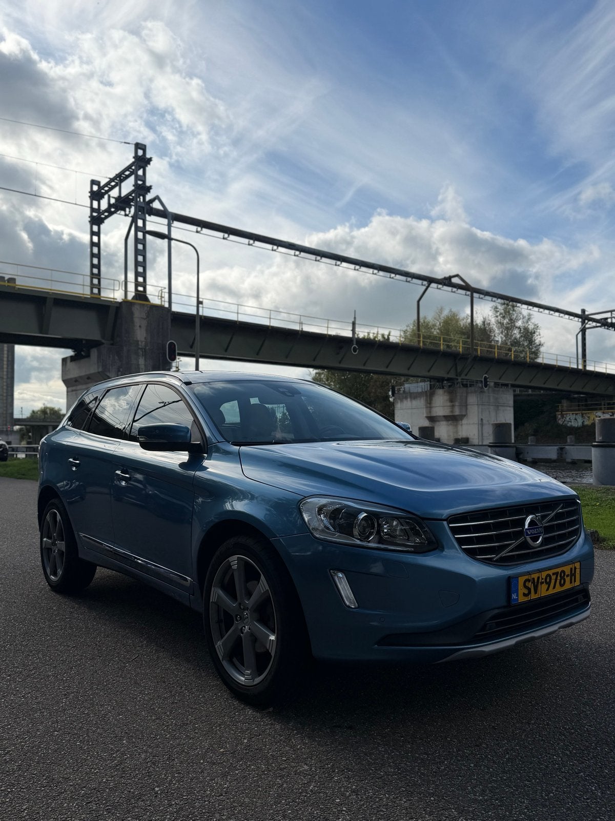 Volvo XC60 2.0 T5 Benzine Automaat – 2016 – Blauw, Auto's, Automaat, 1733 kg, Beige, 1969 cc
