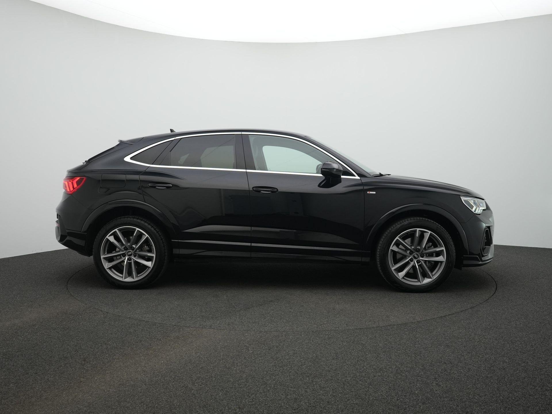 Audi Q3 Sportback 45 TFSI e 245pk S line | Leder | Achteruit, Gebruikt, Zwart, Hybride Elektrisch/Benzine, 13 kWh