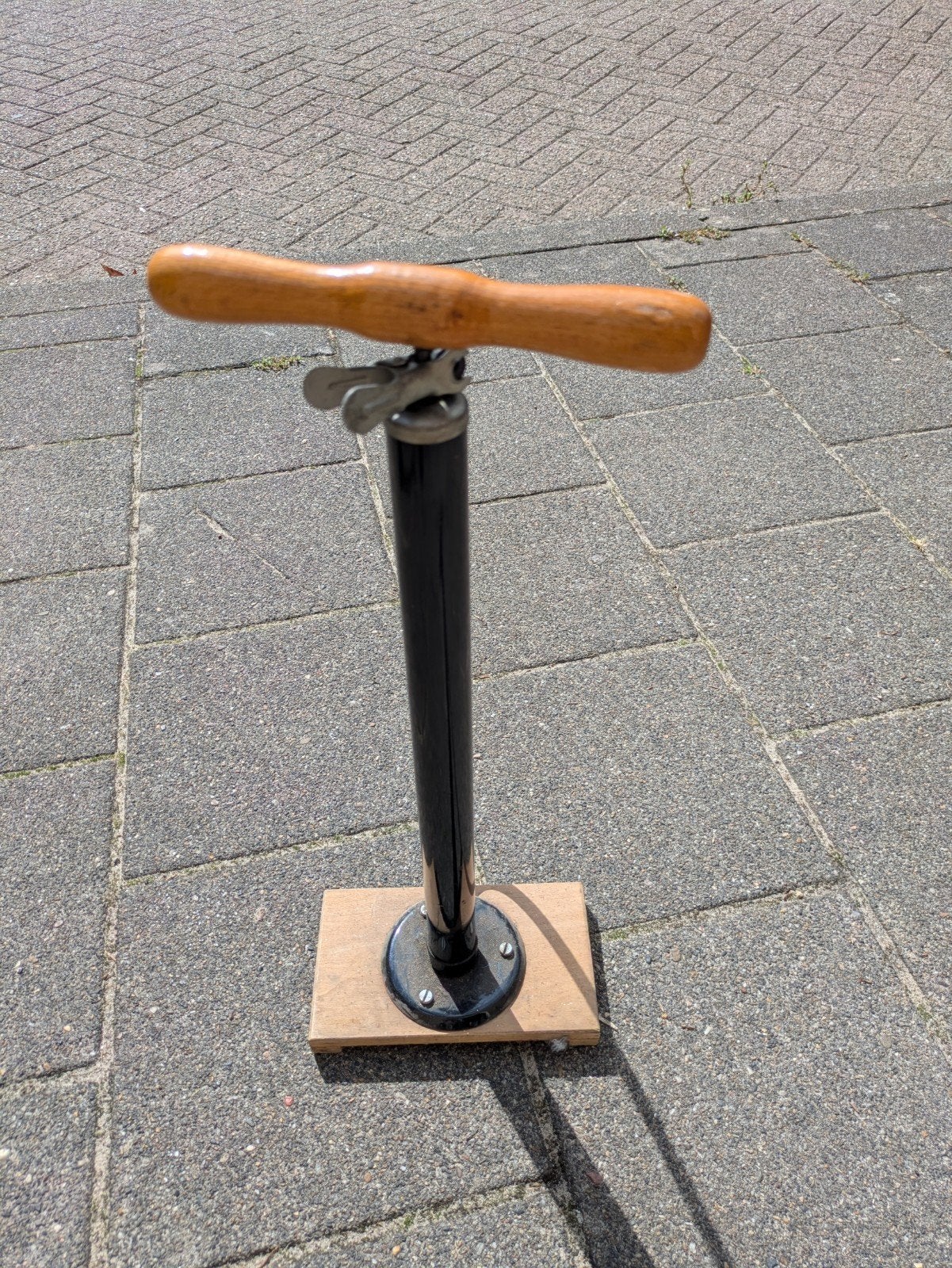 Klassieke fietspomp met houten handvat, Ophalen, Gebruikt