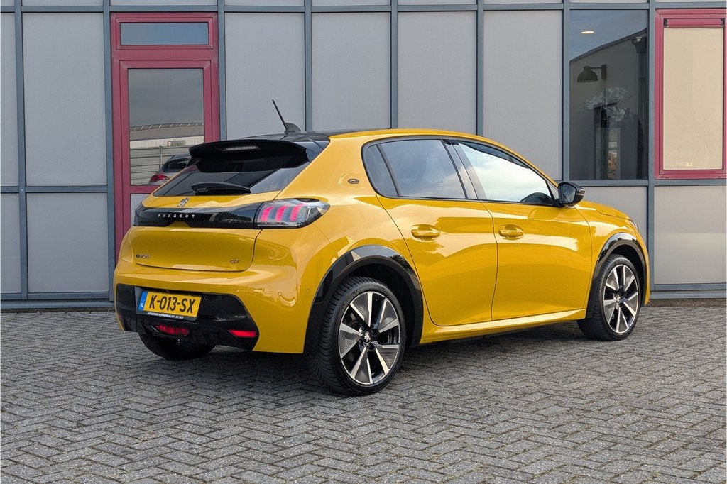 Peugeot e-208 EV GT 350 50kWh 3-Fase SOH 90% (bj 2021), 136 pk, Met garantie (alle), 24 min, Grijs