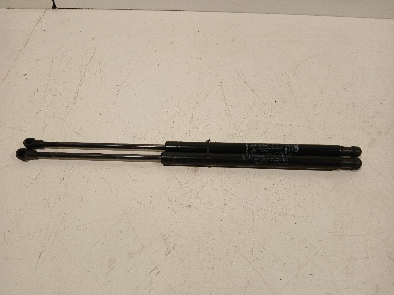 Gasdrukveerset achter Fiat 500, Onderdelen@venauto.nl, Van der Ven Autorecycling B.V., Gebruikt, Ettenseweg 76, 4706 PB Roosendaal, The Netherlands