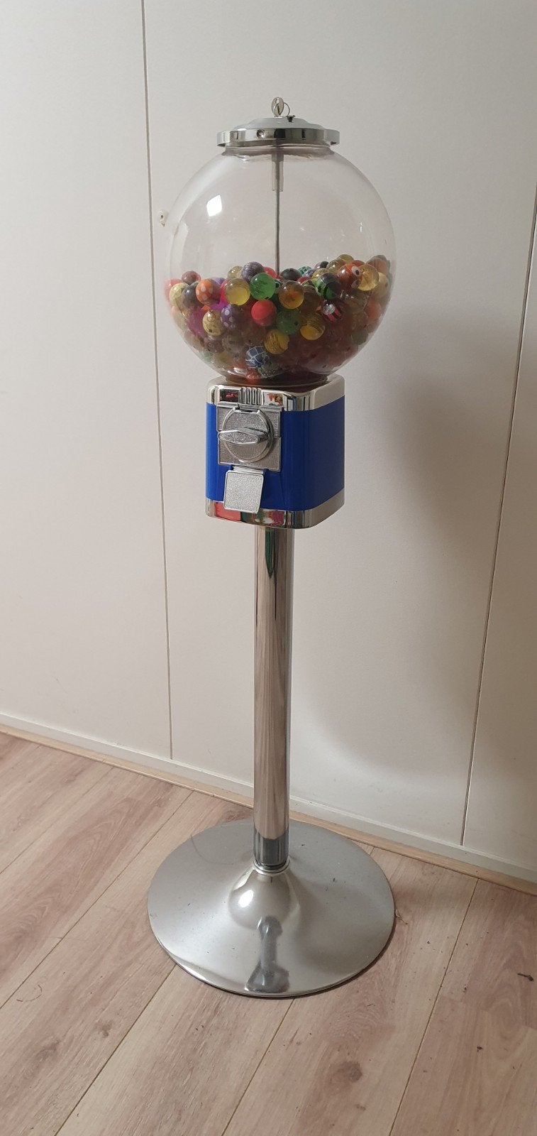 Kauwgomballen stuiterballen automaat op voet showroommodelle, Ophalen of Verzenden, Zo goed als nieuw