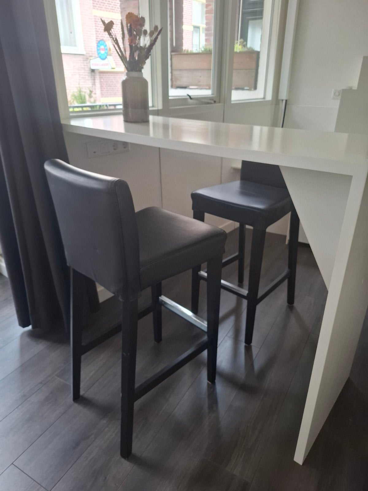 2x IKEA HENRIKSDAL barkrukken, zwart kunstleer, Huis en Inrichting, Barkrukken, Gebruikt, 60 tot 90 cm, Leer, Ophalen of Verzenden