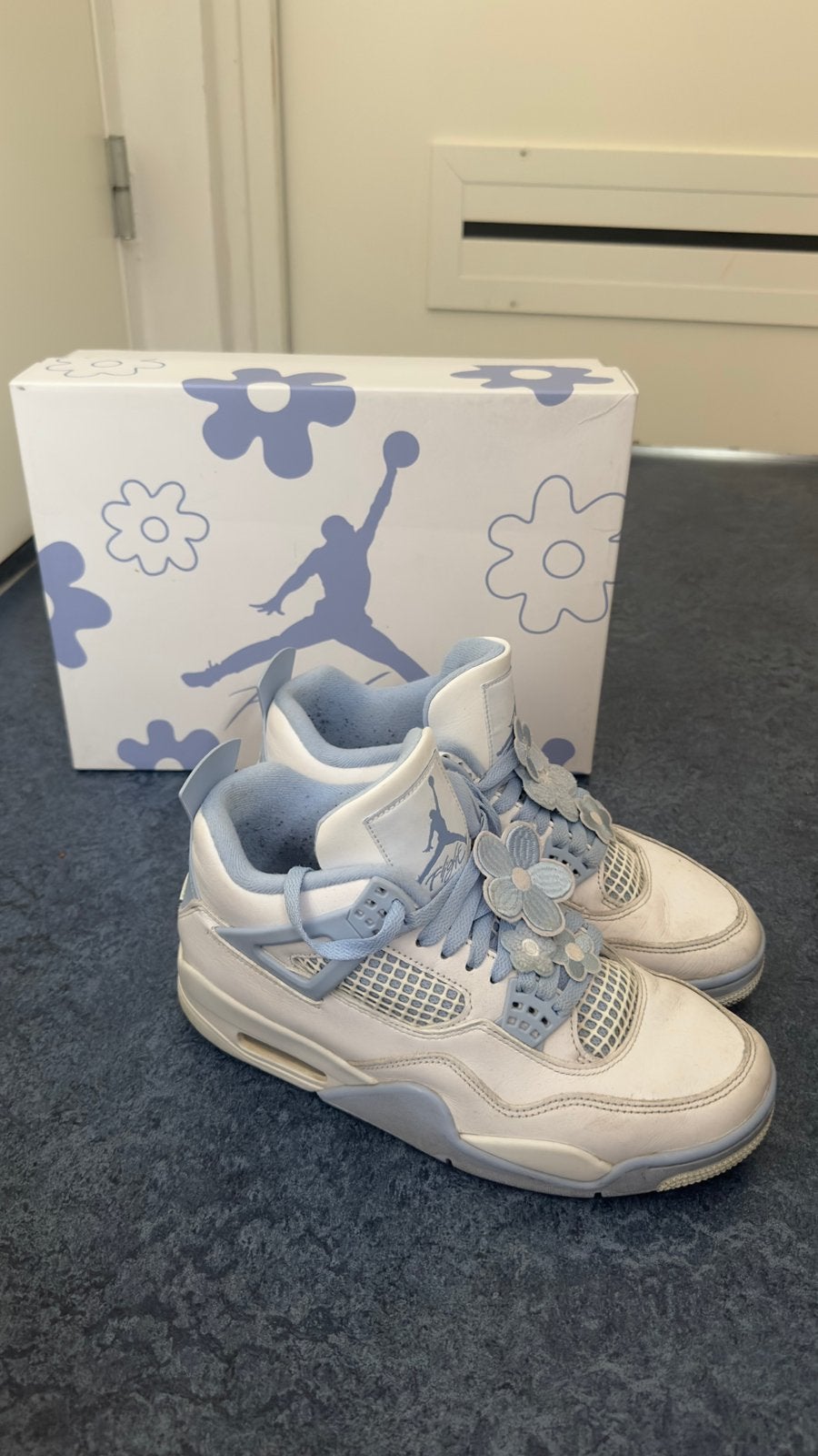 Air Jordan 4 Forget Me Not – maat 41 + bloemen, Ophalen of Verzenden, Zo goed als nieuw, Wit, Sneakers of Gympen