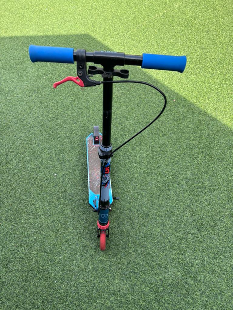 Oxelo Mid 5 step. Blauw/Rood, Ophalen, Gebruikt, Gewone step
