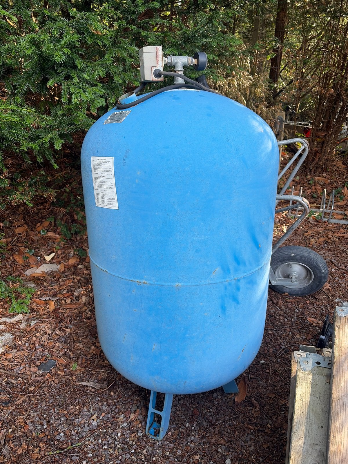 Grote blauwe druktank/expansievat, Gebruikt, Ophalen of Verzenden, Minder dan 200 liter/min, 6 tot 10 bar