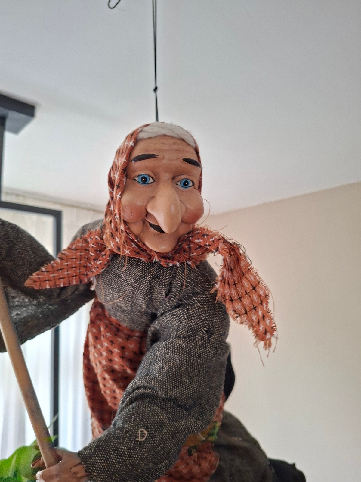 Vliegende Heks op Bezem - Decoratie, Ophalen of Verzenden, Zo goed als nieuw