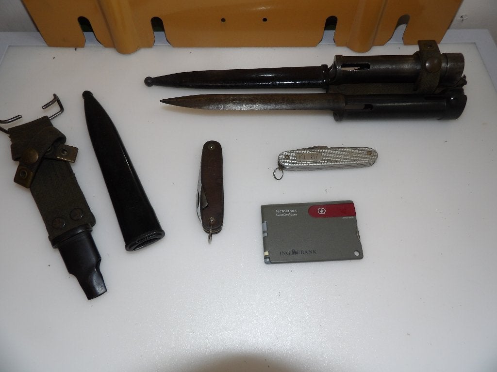 Kon.Landmacht Jaren 80 ,Fal Bajonetten ,zakmessen, Diversen, Verzamelen, Militaria | Algemeen, Mes of Dolk, Overige gebieden, Verzenden