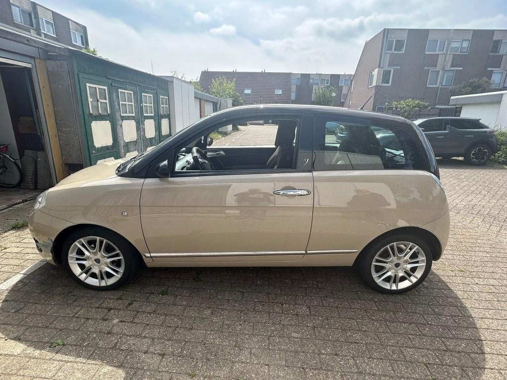 Lancia Ypsilon 1.4 16V AUTOMAAT 2008 167136 km, Auto's, 970 kg, Stof, 40 €/maand, Zwart