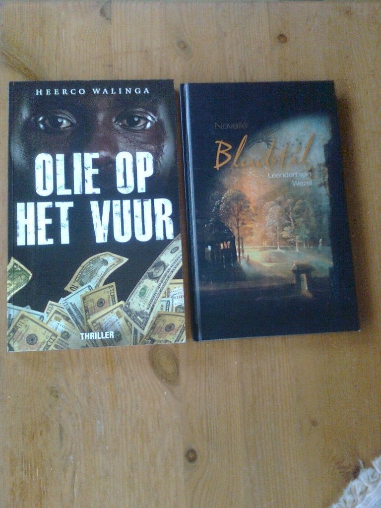 Olie op het vuur / Bladstil,  thrillers, Ophalen of Verzenden, Zo goed als nieuw