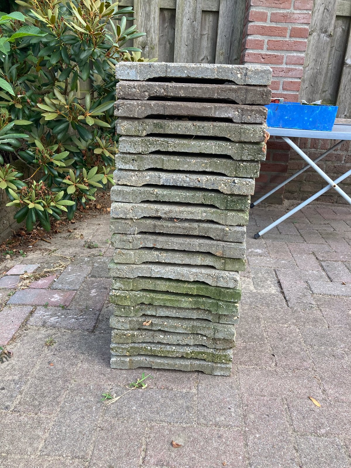 Daktegels 20 stuks, gratis, Tuin en Terras, Tegels en Klinkers, Ophalen, Zo goed als nieuw, Beton, Terrastegels