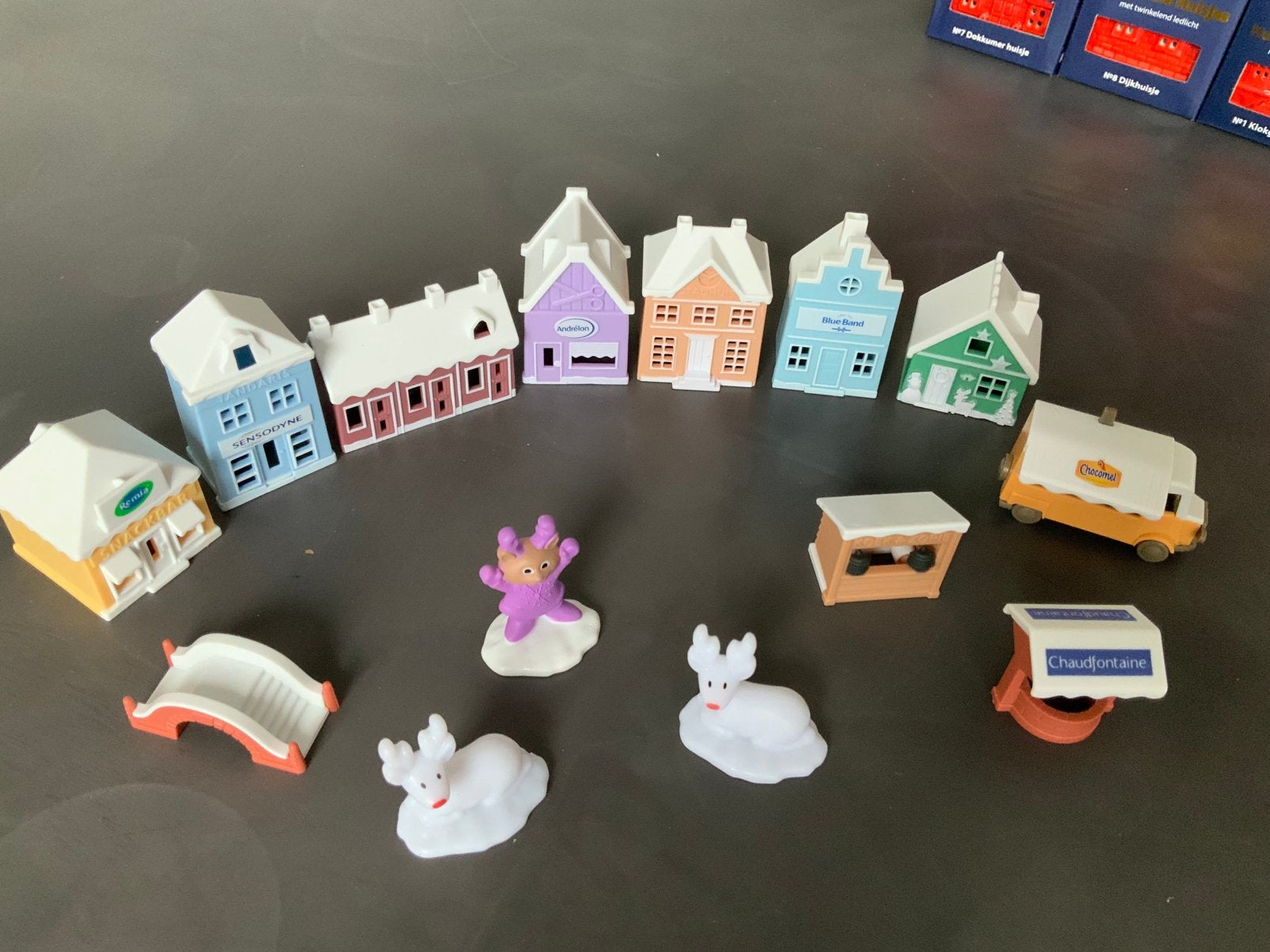 Leuk setje mini huisjes van de AH. Met wat accessoires., Ophalen of Verzenden, Nieuw, Overige typen