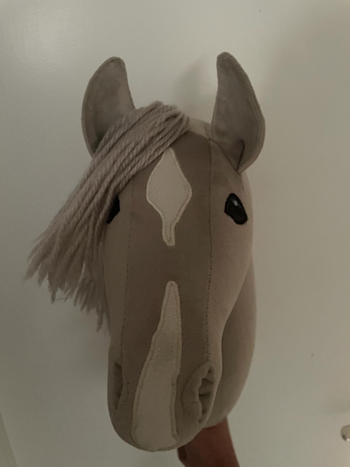 Hobbyhorse / Stokpaardje met twee hoofdstellen en halster, Ophalen of Verzenden, Zo goed als nieuw, Jongen of Meisje