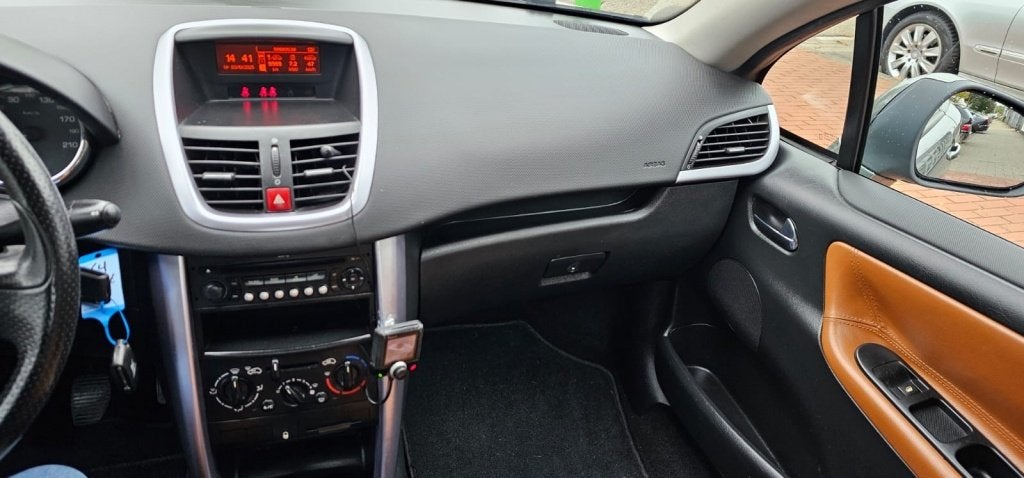 Foto 16 van Peugeot 207 CC 1.6 VTi | leer airco elec kap nederlandse aut