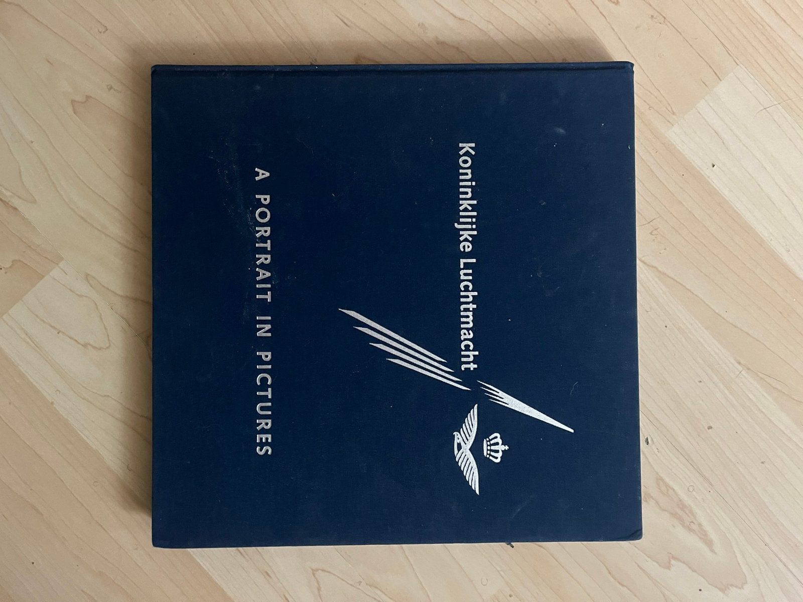 Koninklijke Luchtmacht – A Portrait in Pictures, Ophalen of Verzenden, Luchtmacht, Nederland, Boek of Tijdschrift