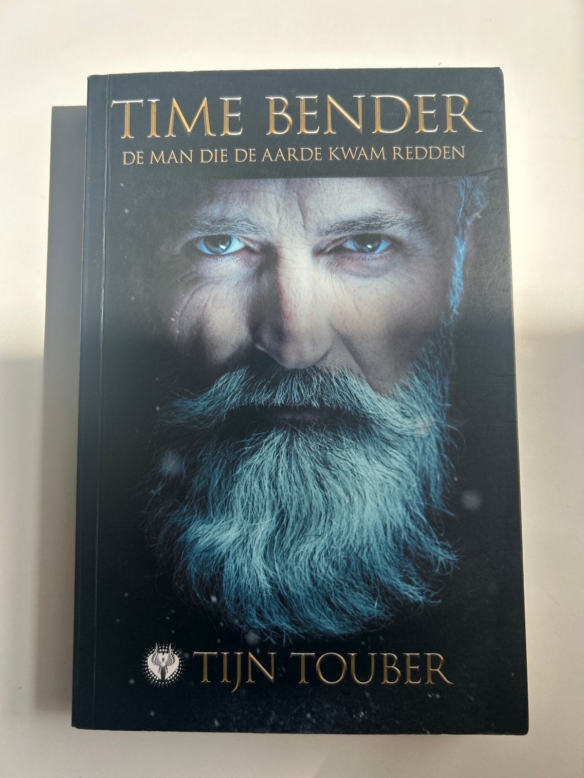 Time Bender: De man die de aarde kwam redden - Tijn Touber, Ophalen of Verzenden, Zo goed als nieuw, Nederland