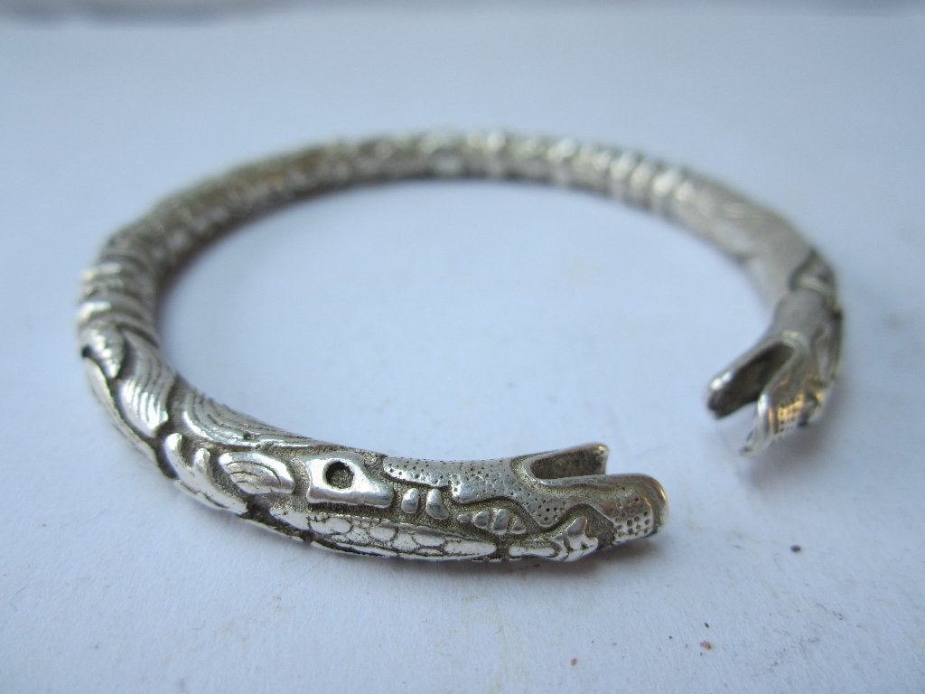 Oude Chinese handgemaakte armband met drakenkop (2762), Ophalen of Verzenden, Gebruikt, Zilver, Overige materialen