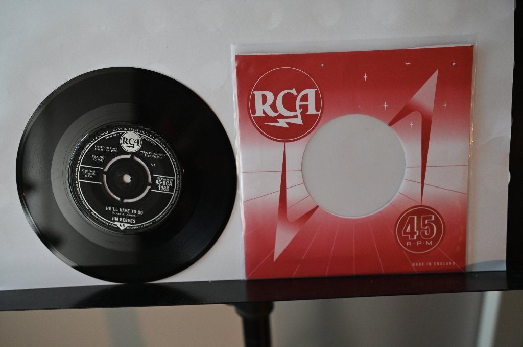 Single 1959 Jim Reeves   He'll have to go - in a mansion ..., Cd's en Dvd's, Vinyl Singles, 7 inch, Ophalen of Verzenden, Zo goed als nieuw