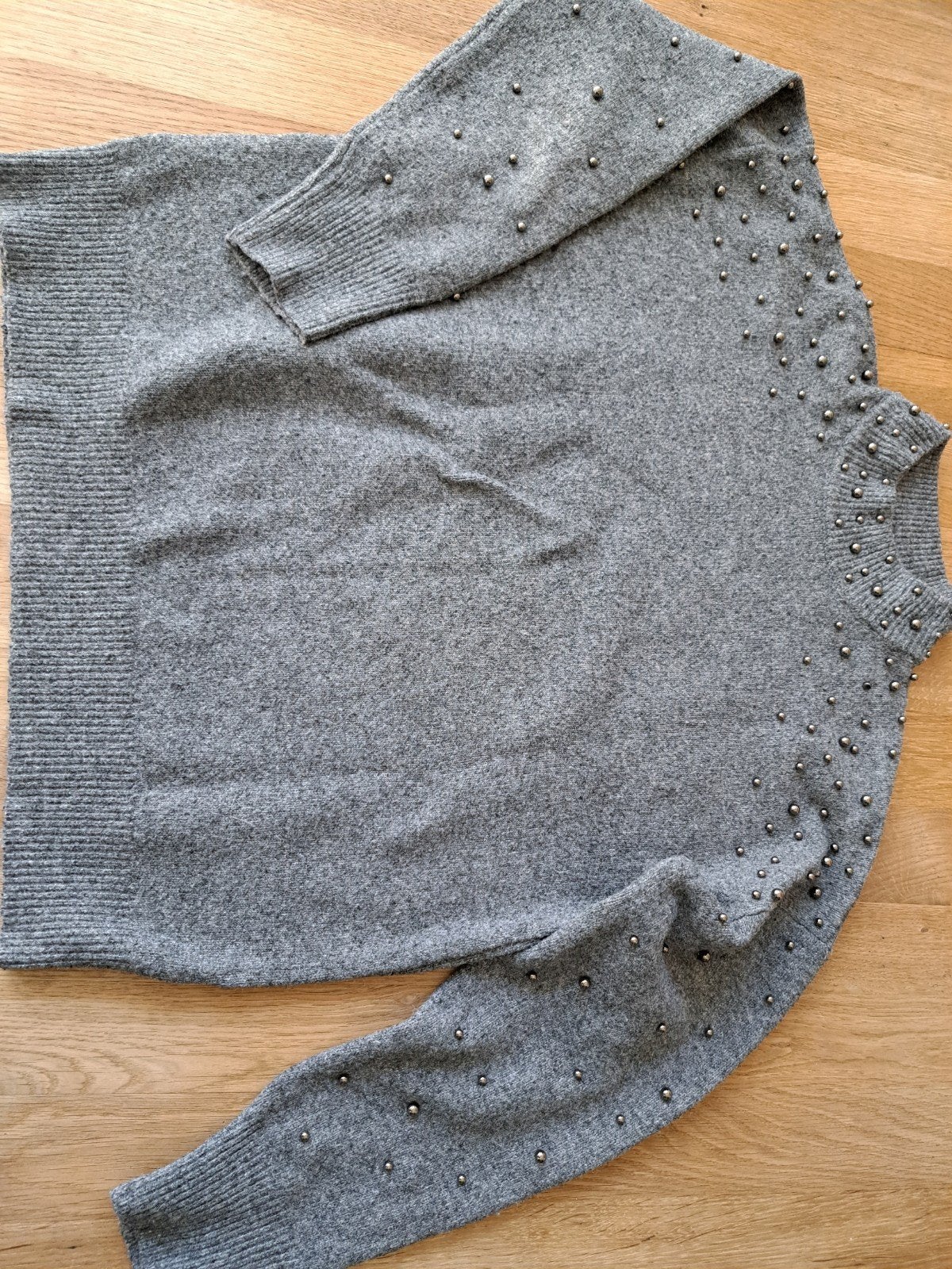 Grijze trui met studs - Primark, Maat 38/40 (M), Primark, Ophalen of Verzenden, Zo goed als nieuw