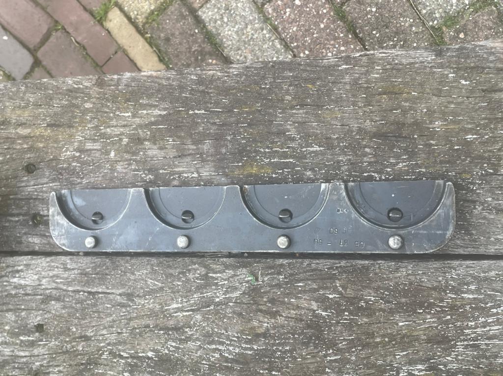 Huls hulzen clip houder voor de 57 mm patroon geen munitie, Ophalen of Verzenden, Landmacht, Overige gebieden, Hulzen of Bodemvondsten