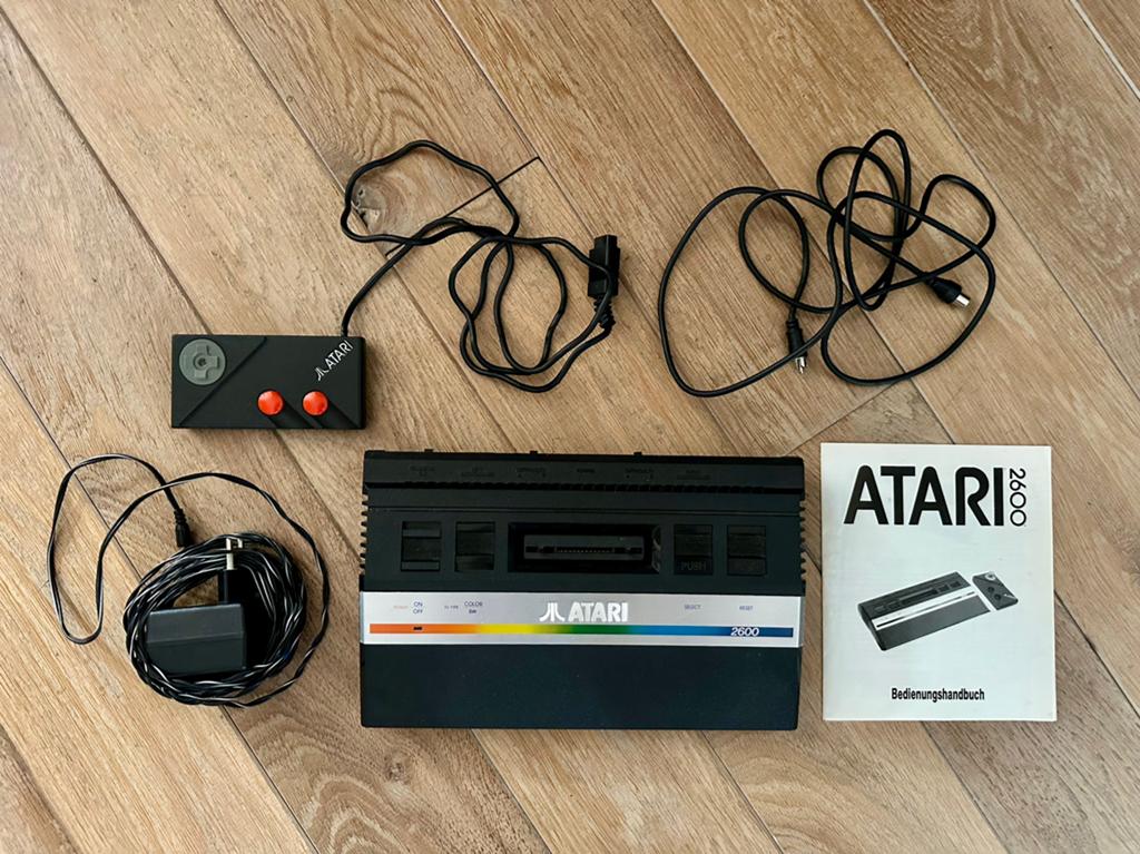 Atari 2600 spelcomputer, Spelcomputers en Games, Spelcomputers | Atari, Ophalen of Verzenden, Met 1 controller, Atari 2600, Gebruikt