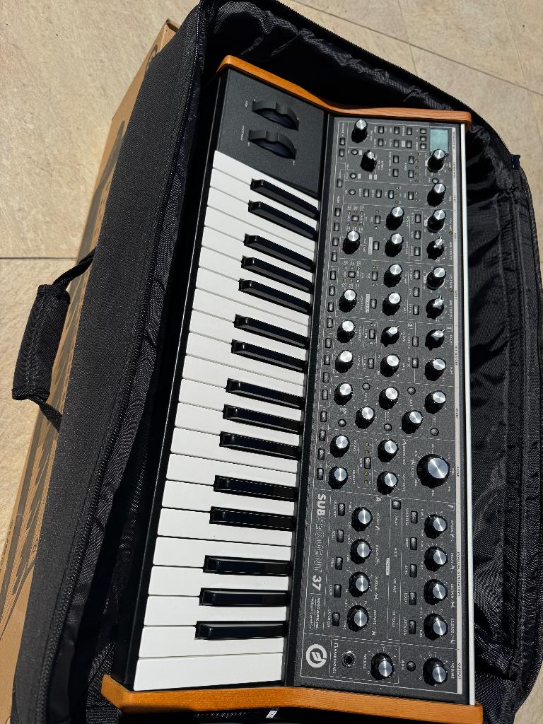 Moog Subsequent 37, zo goed als nieuw, met box, gig bag, Ophalen of Verzenden, Zo goed als nieuw, Overige aantallen, Overige merken