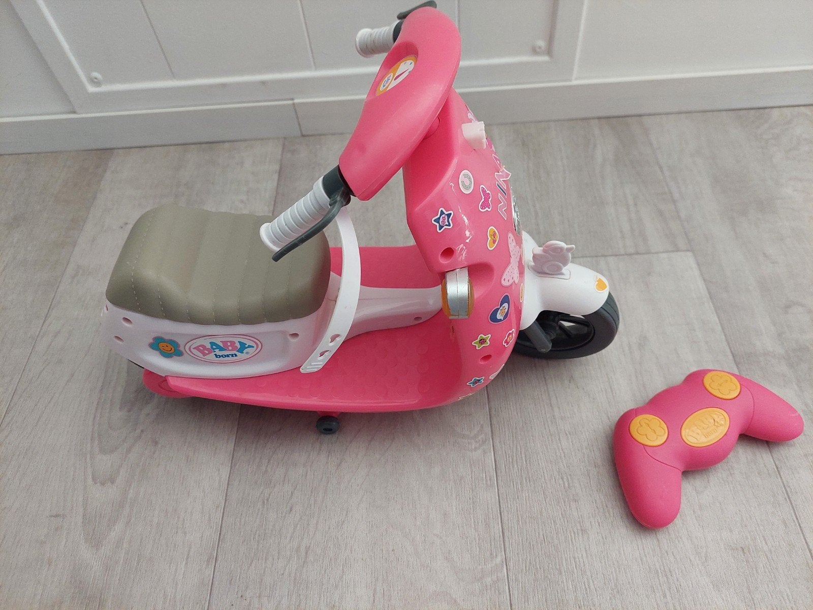 baby born scooter, Kinderen en Baby's, Speelgoed | Poppen, Ophalen of Verzenden, Zo goed als nieuw, Babypop