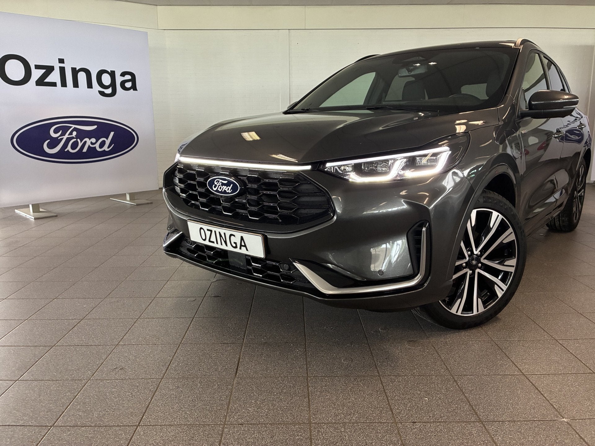 Ford Kuga 2.5 PHEV ST-Line X Bomvol pano-elektr.trekhaak, Auto's, 14 kWh, Gebruikt, Euro 6, 4 cilinders