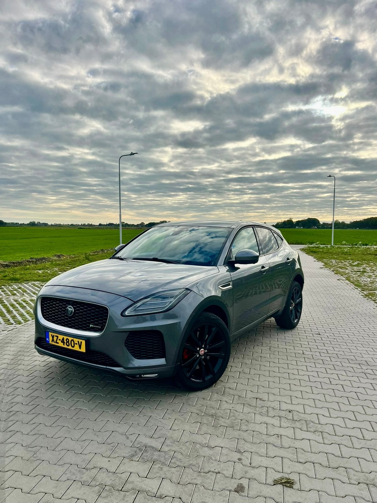 Jaguar E-Pace 2.0 R-Dynamic Benzine 249pk AWD Aut 2018 Grijs, Auto's, 1998 cc, 249 pk, 1800 kg, 4 cilinders