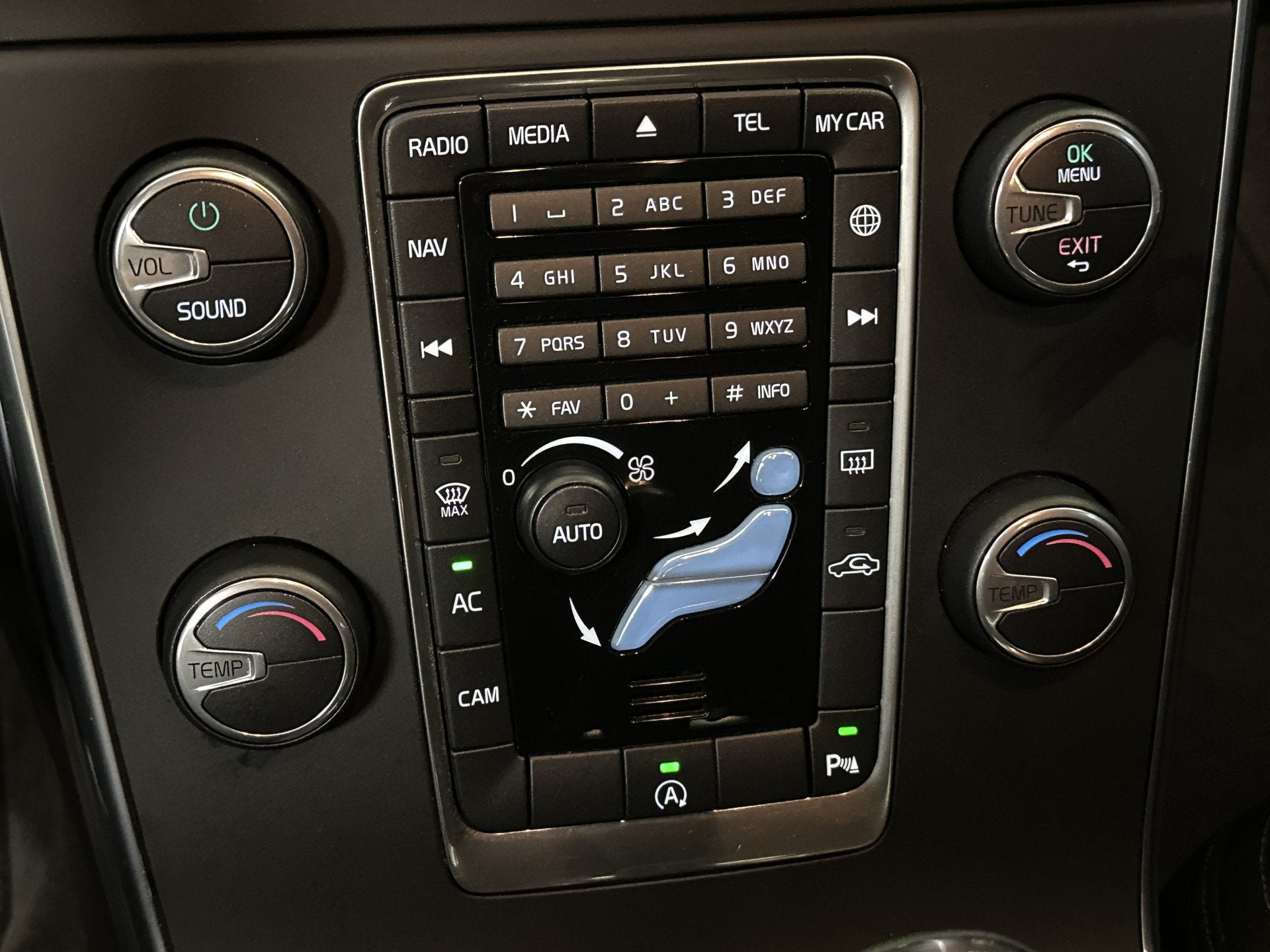 Foto 18 van Volvo V60 2.0 D2 Polar+ *Diesel*Full Options*Zeer goed Onder