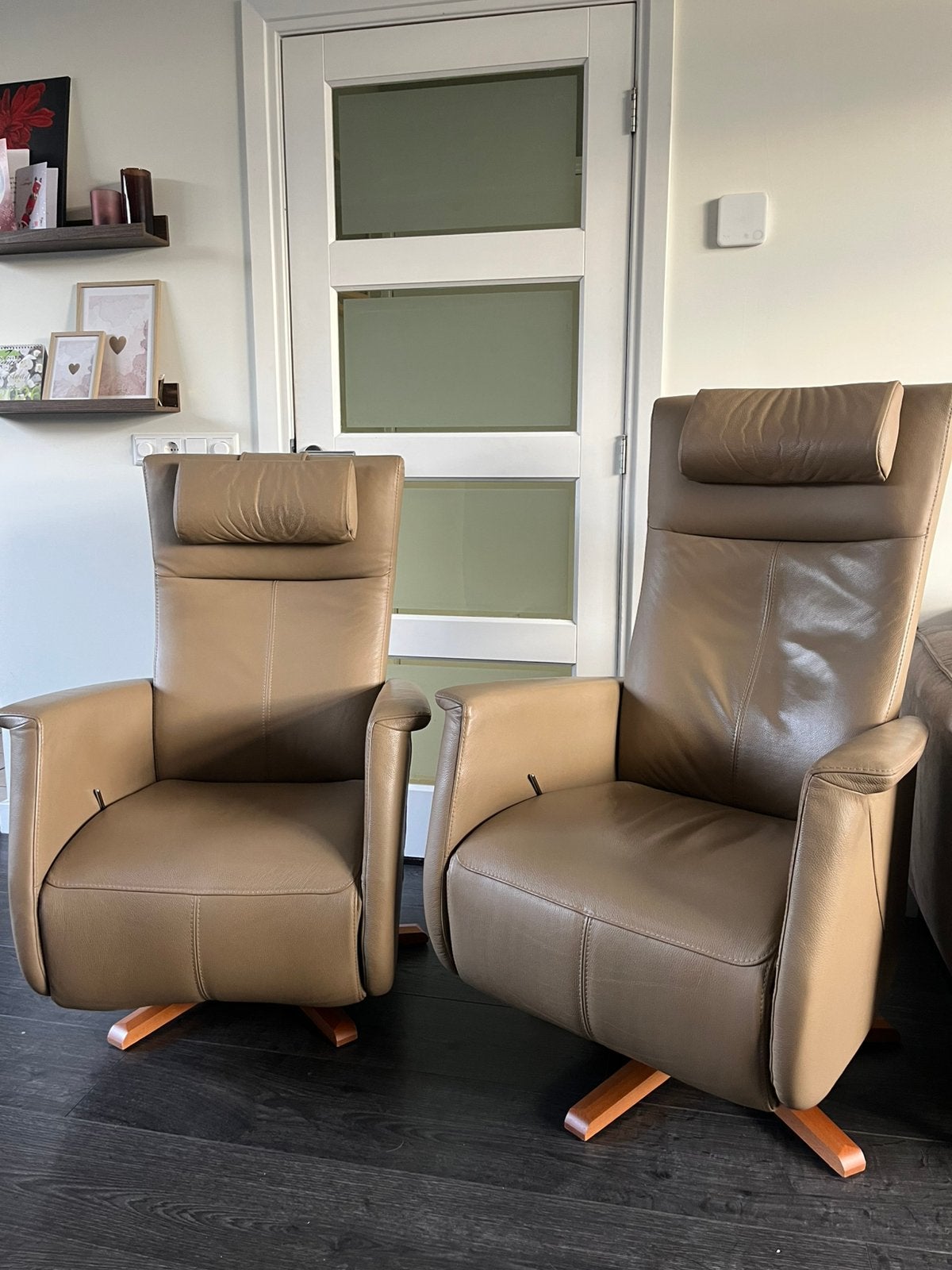 Setje 2 Prominent Relaxfauteuils Leer Taupe S en L Toscana, Huis en Inrichting, Ophalen, Minder dan 75 cm, Leer, Zo goed als nieuw