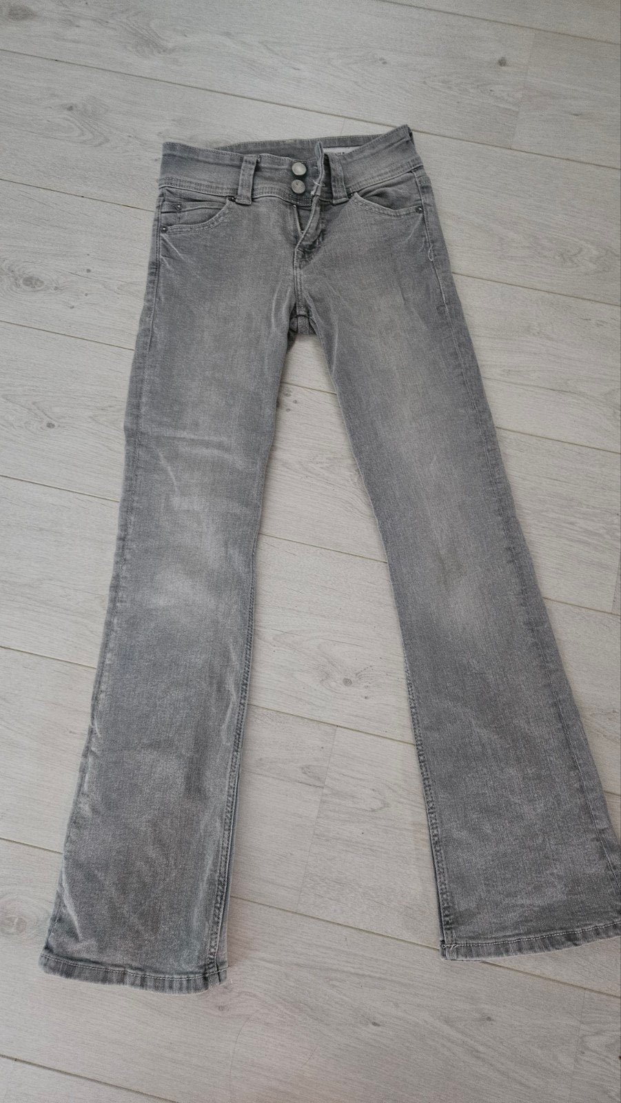 Bershka grijze jeans - Maat W27 (confectie 34), W27 (confectie 34) of kleiner, Grijs, Gedragen, Bershka