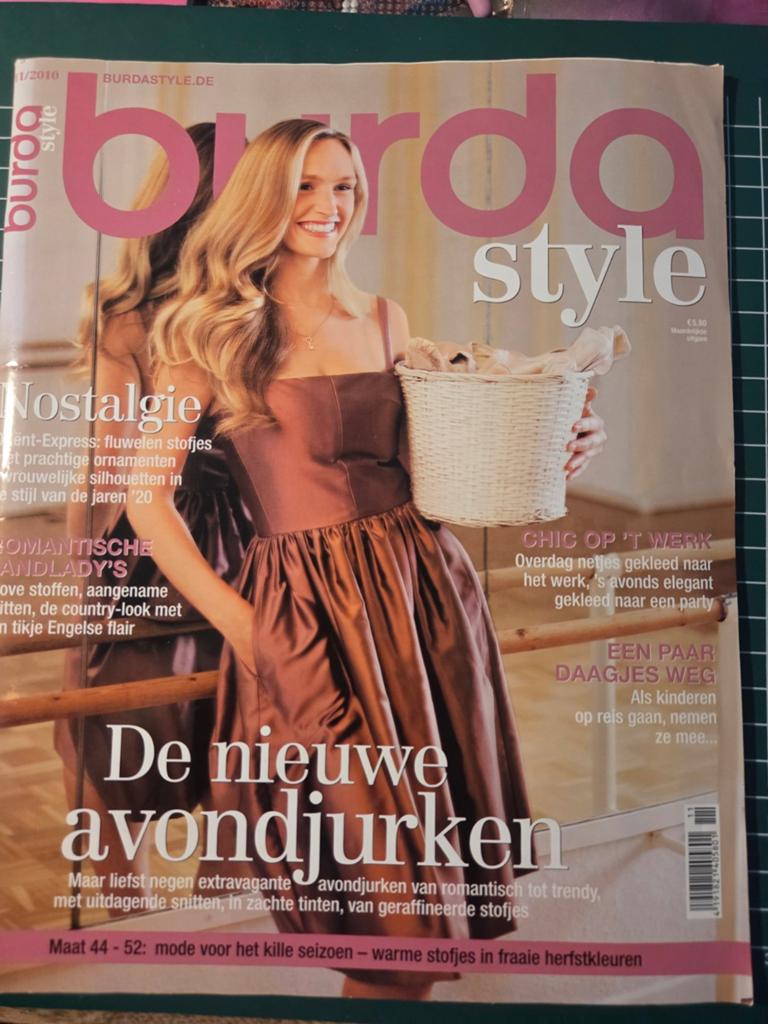 Burda Style 11/2010 - Compleet en Ongebruikt, Ophalen of Verzenden, Nieuw, Patroon, Burda Style