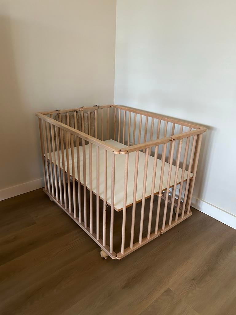 NIEUW: Houten kinderbox met wieltjes | opvouwbaar, Kinderen en Baby's, Boxen, Ophalen, Nieuw, Vierkant, In hoogte verstelbaar
